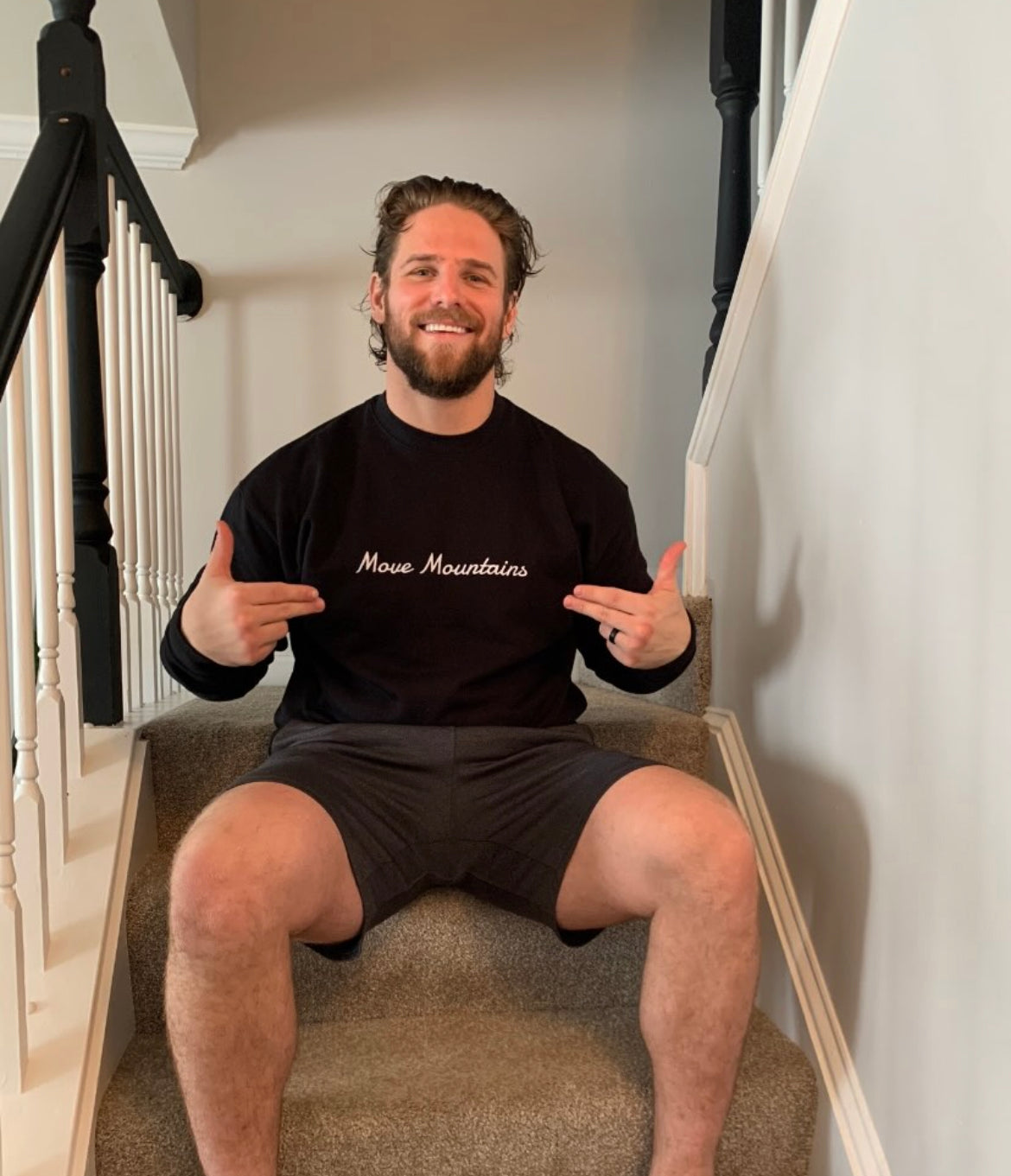 Move Mountains Sweatshirt - Midnight Black